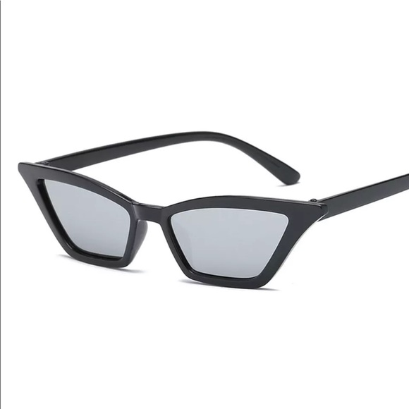 ✨ Cat Eye Retro Sunnies 😍 - Picture 7 of 8